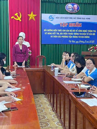 HOI_LHPN_TINH_TRA_VINH_TAP_HUAN_CONG_NGHE_THONG_TIN__CHUYEN_DOI_SO__KY_NANG_VIET_TIN__BAI_CHO_CAN_BO_HOI_CAC_CAP_943bd