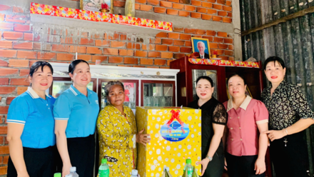 Bàn giao 06 nhà “Mái ấm tình thương” cho hội viên phụ nữ khó khăn về nhà ở